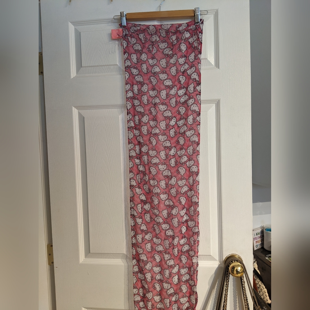 Hello Kitty Patterned Scarf 🧣 - Picture 3 of 4